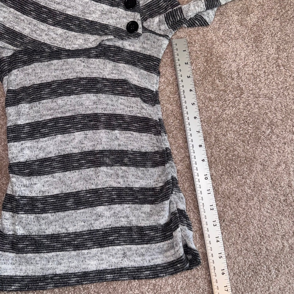 BCX Women's Grey & Black Striped 1/2 Sleeve Top, Button Detail - Size Medium Y2K - Picture 4 of 10